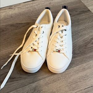 Tommy Hilfiger White Leather Low-Top Sneakers with Flag Accent